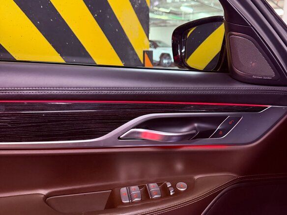 2019 BMW 7 серии 730d xDrive VI (G11/G12) Рестайлинг, чёрный, 5000000 рублей - вид 9