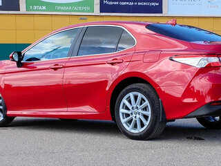 2022 Toyota Camry VIII (XV70) Рестайлинг, красный, 3700000 рублей, вид 4