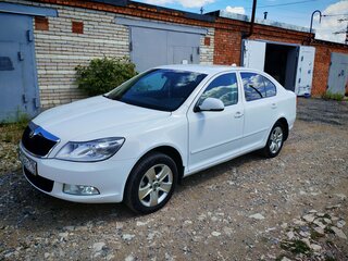 2011 Skoda Octavia II (A5) Рестайлинг, белый, 820000 рублей, вид 1