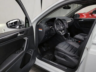 2023 Volkswagen Tiguan II Рестайлинг, белый, 3400000 рублей, вид 4