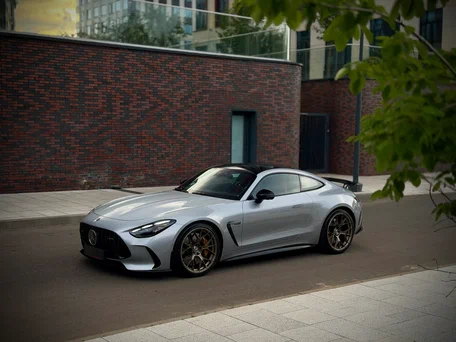 2025 Mercedes-Benz AMG GT 63 S E Performance II, серый, 24800000 рублей, вид 4