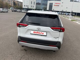 2023 Toyota RAV4 V (XA50), белый, 3650000 рублей, вид 4