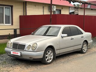 1995 Mercedes-Benz E-Класс 230 II (W210, S210), серебристый, 250000 рублей, вид 1