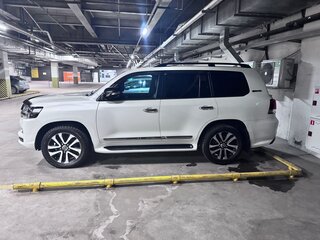 2018 Toyota Land Cruiser 200 Series Рестайлинг 2, белый, 6200000 рублей, вид 1