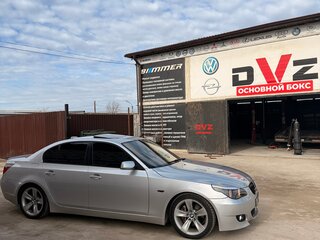 2008 BMW 5 серии 528i V (E60/E61) Рестайлинг, серебристый, 1700000 рублей, вид 4