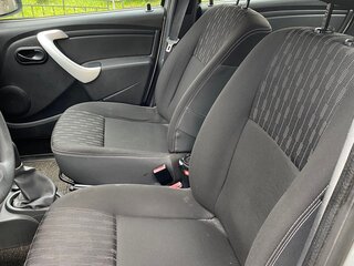 2013 Renault Logan I Рестайлинг, серебристый, 200000 рублей, вид 3