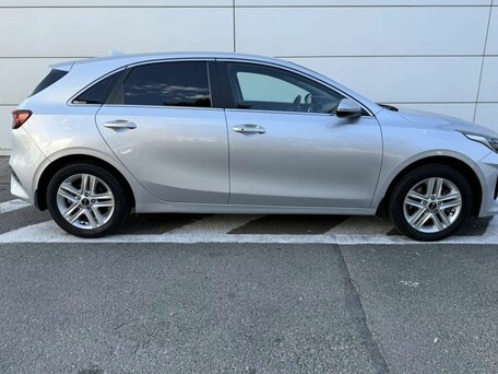 2019 Kia Ceed III, серебристый, 1670000 рублей, вид 4