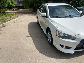 2011 Mitsubishi Lancer X Рестайлинг, белый, 700000 рублей, вид 3