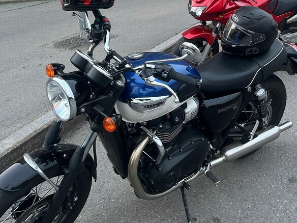 2021 Triumph Bonneville T100, синий, 950000 рублей - вид 6