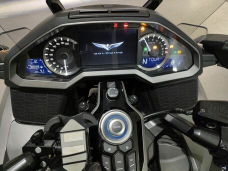 2023 Honda GL 1800 Gold Wing, серебристый, 2392000 рублей, вид 5