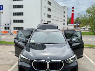 2020 BMW X1 20i xDrive II (F48) Рестайлинг, чёрный, 4150000 рублей, вид 3