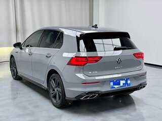 2023 Volkswagen Golf VIII, серый, 1950000 рублей, вид 3