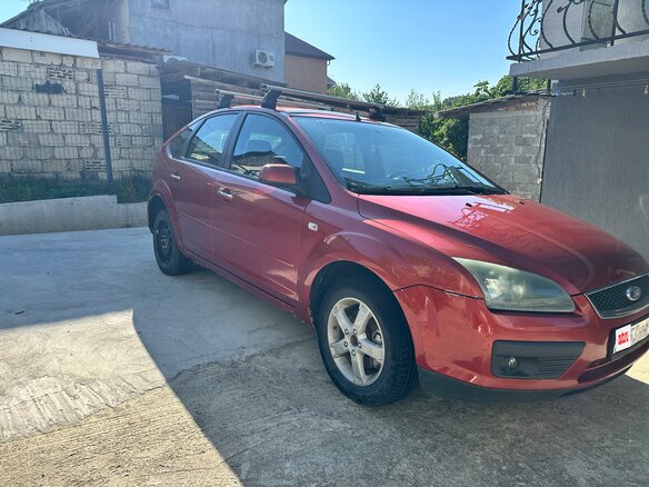 2007 Ford Focus II Рестайлинг, красный, 360000 рублей - вид 1