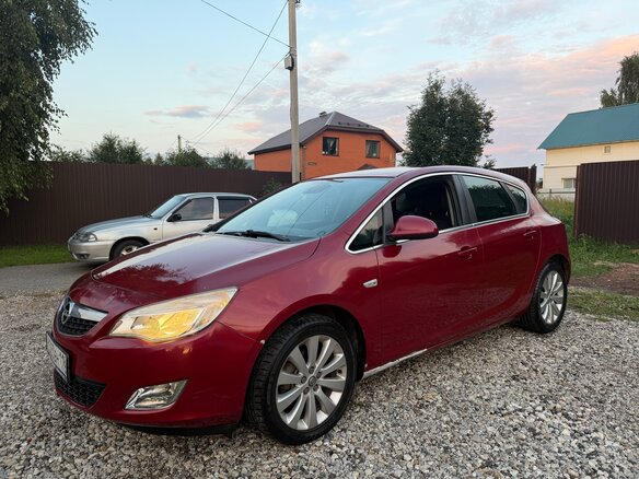 2011 Opel Astra J, красный, 750000 рублей