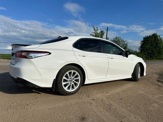 2018 Toyota Camry VIII (XV70), белый, 2270000 рублей, вид 2