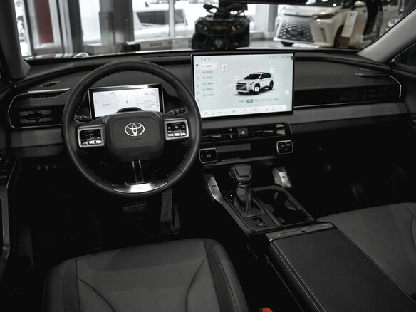 2026 Toyota RAV4 VI (XA60), белый - вид 29