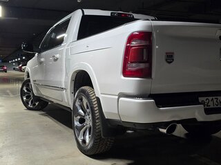 2018 Ram 1500 Crew Cab V, белый, 6900000 рублей, вид 3