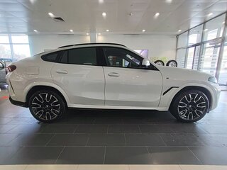 2025 BMW X6 40i III (G06) Рестайлинг, белый, 13500000 рублей, вид 3