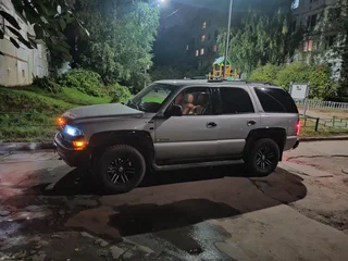 2004 Chevrolet Tahoe II, серебристый, 1450000 рублей, вид 4