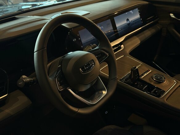 2026 Geely Monjaro I, чёрный - вид 16