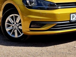 2018 Volkswagen Golf VII Рестайлинг, коричневый, 1650000 рублей, вид 3