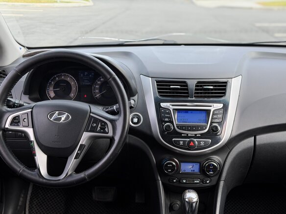2011 Hyundai Solaris I, красный - вид 17