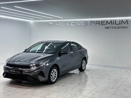 2022 Kia Cerato IV Рестайлинг, серый, 2300000 рублей, вид 5