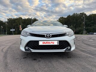 2017 Toyota Camry VII (XV50) Рестайлинг 2, белый, 1700000 рублей, вид 2