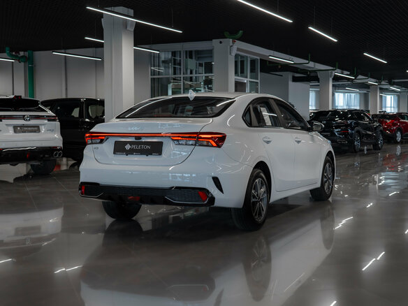 2026 Kia K3 II (China Market) Рестайлинг, белый, 2990000 рублей - вид 4