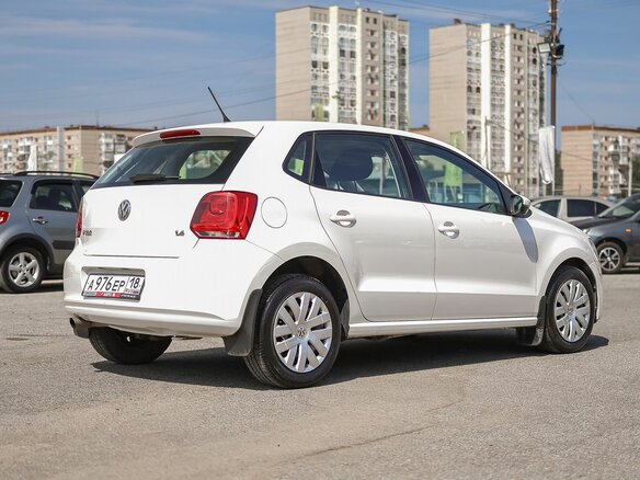 2013 Volkswagen Polo V, белый, 1349000 рублей - вид 4