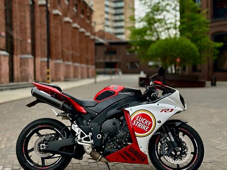 2011 Yamaha YZF-R1, красный, 925000 рублей, вид 5