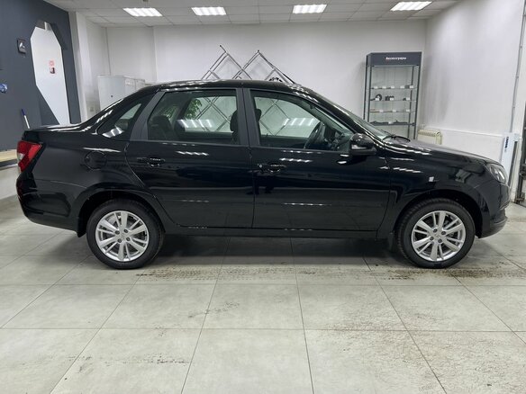 2026 Lada (ВАЗ) Granta I Рестайлинг, чёрный - вид 2