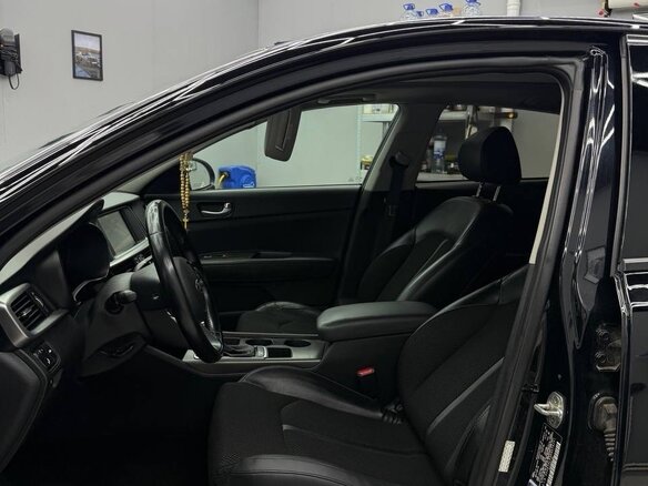 2019 Kia Optima IV Рестайлинг, чёрный, 1750000 рублей - вид 2