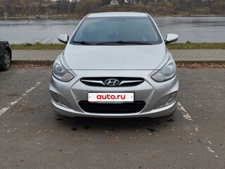 2011 Hyundai Solaris I, серебристый, 580000 рублей, вид 1