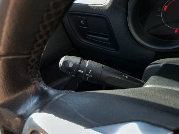 2011 Citroen C4 II, коричневый - вид 16