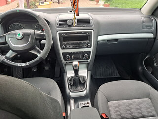 2012 Skoda Octavia II (A5) Рестайлинг, белый, 770000 рублей, вид 5