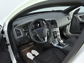 2017 Volvo XC60 I Рестайлинг, белый, 2055000 рублей, вид 5