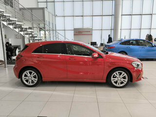 2016 Mercedes-Benz A-Класс 180 III (W176) Рестайлинг, красный, 1500000 рублей, вид 4