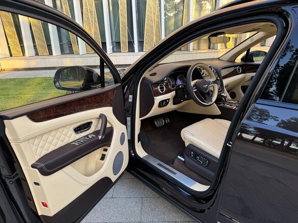 2016 Bentley Bentayga I, коричневый, 8700000 рублей - вид 16