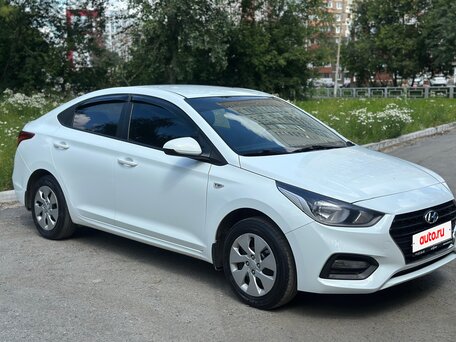 2018 Hyundai Solaris II, белый, 999999 рублей, вид 3