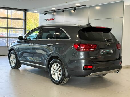 2018 Kia Sorento III Prime Рестайлинг, серый, 1947000 рублей, вид 4