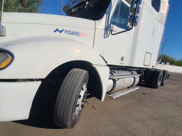 2004 Freightliner Columbia, белый, 1300000 рублей - вид 9