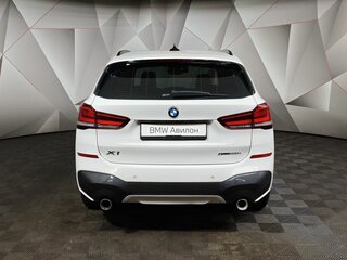 2020 BMW X1 20i xDrive II (F48) Рестайлинг, белый, 3185000 рублей, вид 4