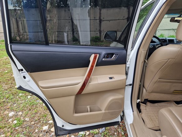 2012 Toyota Highlander II (XU40) Рестайлинг, белый, 2500000 рублей - вид 16