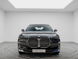 2025 BMW 7 серии 740i xDrive VII (G70), чёрный, 13990000 рублей, вид 3