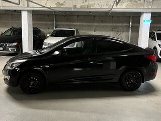 2014 Hyundai Solaris I Рестайлинг, чёрный, 930000 рублей, вид 4