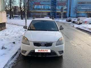 2010 Kia Rio II Рестайлинг, белый, 350000 рублей, вид 1
