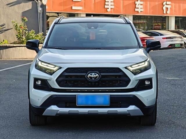 Открыть фотографии: Toyota RAV4 V (XA50)