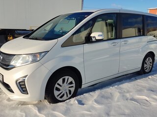 2015 Honda Stepwgn V, белый, 1795000 рублей, вид 2