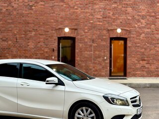2015 Mercedes-Benz A-Класс 180 III (W176), белый, 1350000 рублей, вид 3